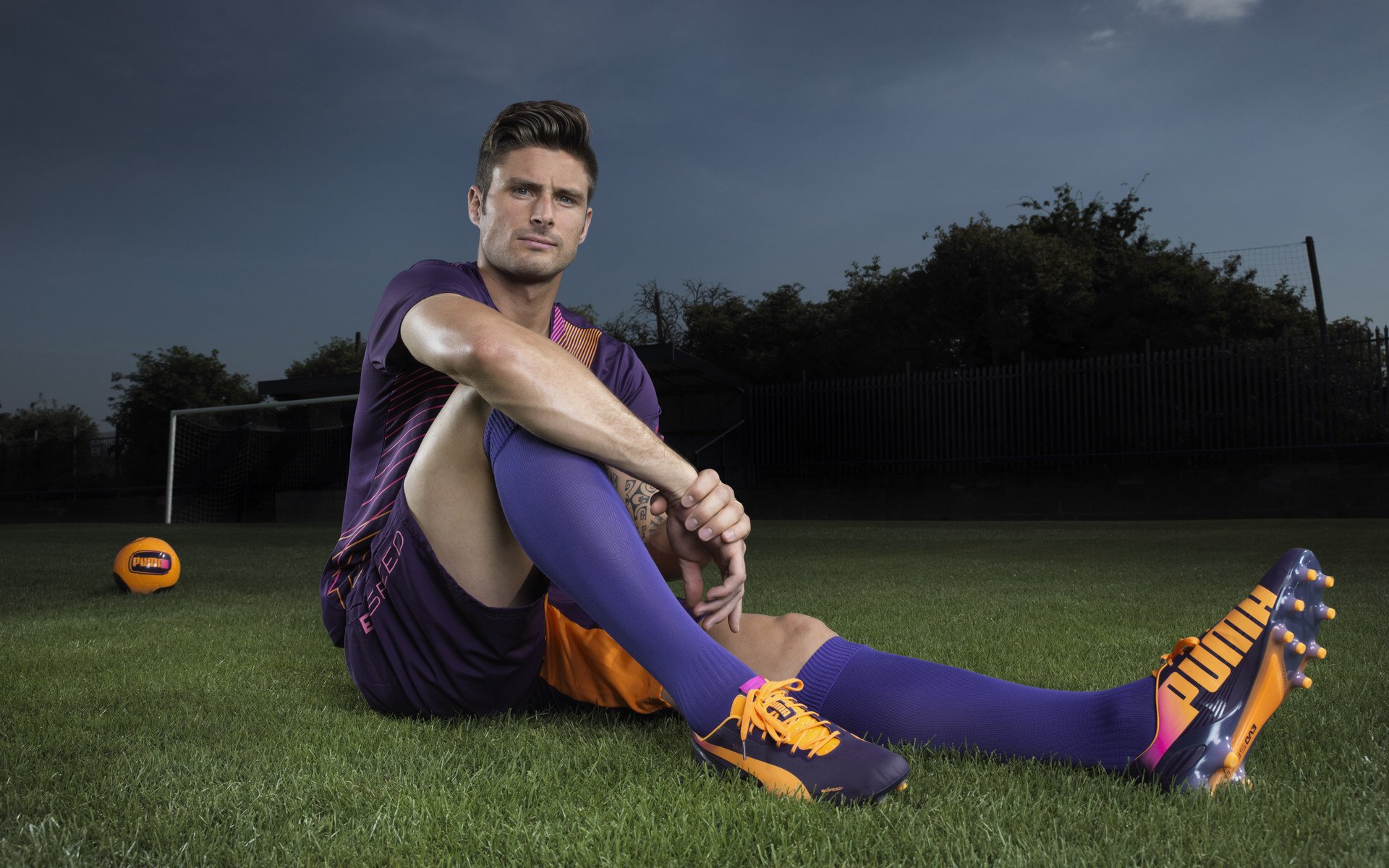 “英超超级对决：豪门激战，争夺榜首宝座”，英超经典对决