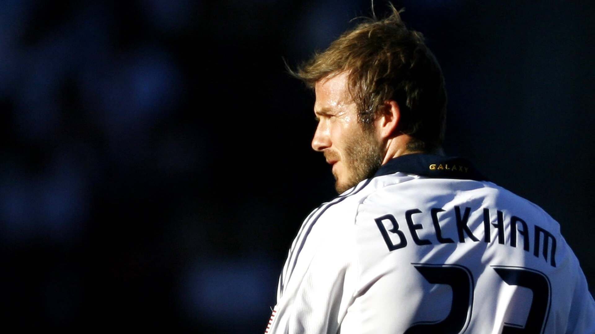 青少年足球裁判员“长跑式”培训体系持续提升判罚水平，足球比赛中裁判员的跑动要求